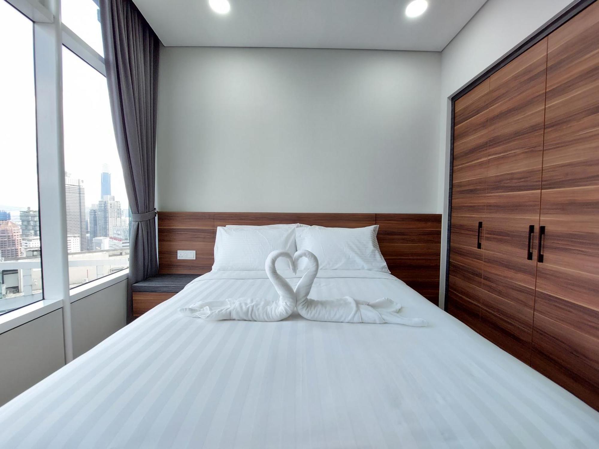 Sky Suites With Klcc Twin Tower View By Irent365 Kuala Lumpur Habitación foto